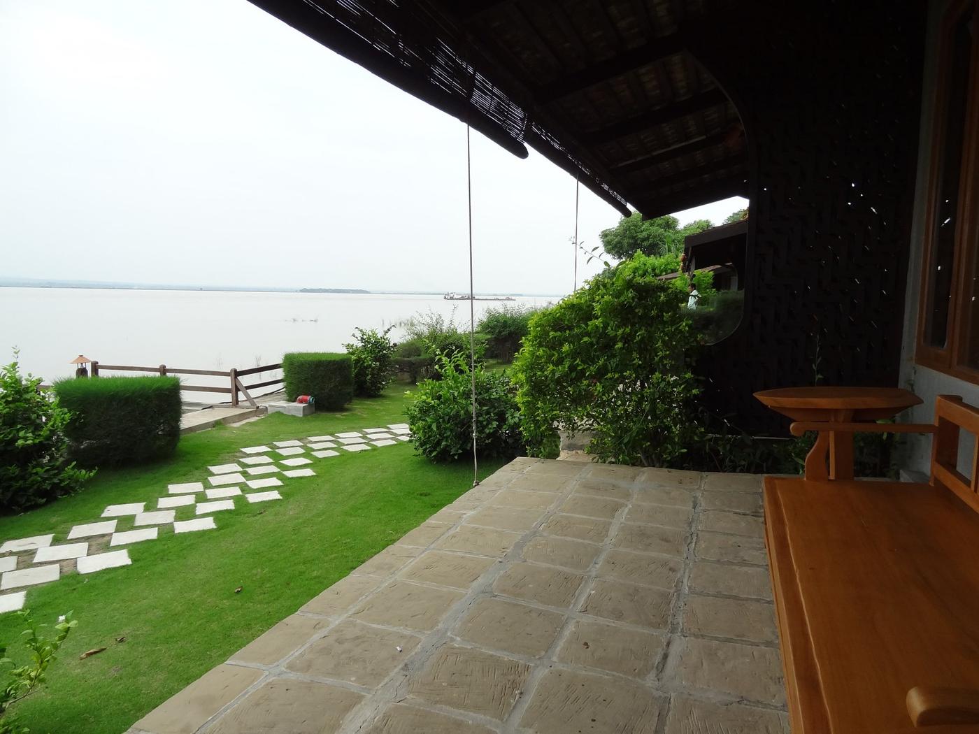 Deluxe River View Rooms, Bagan Thande Hotel