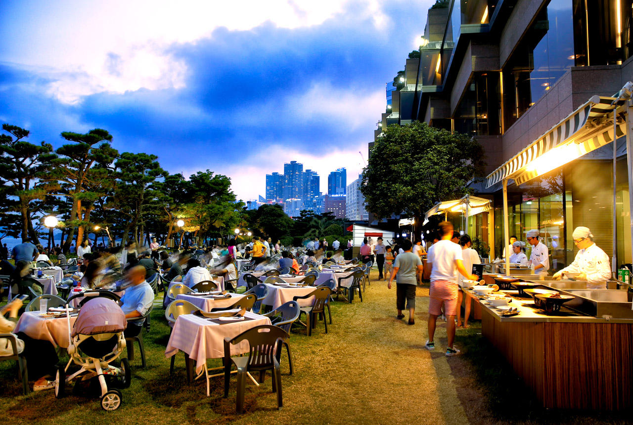 Outdoor dining, Paradise Hotel, Busan