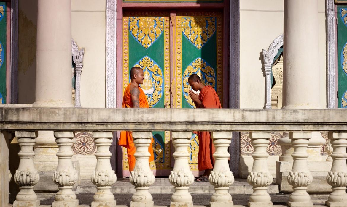 Monks bowing, Phnom Penh
