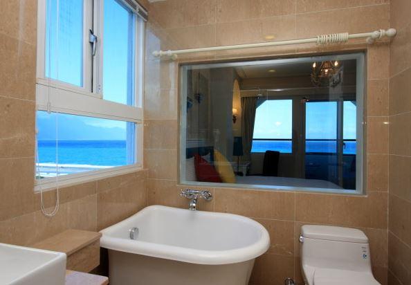 Bathroom, Hotel Bay View