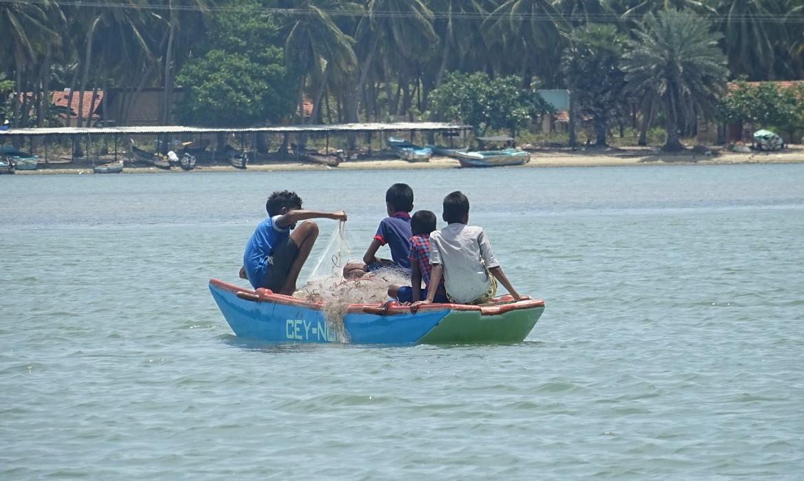 Young fishermen, Kalpitiya