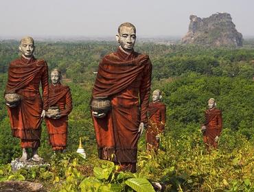 Monk statues, Maylamyine, 