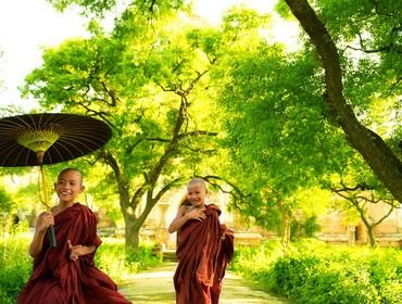 Young monks, Bagan