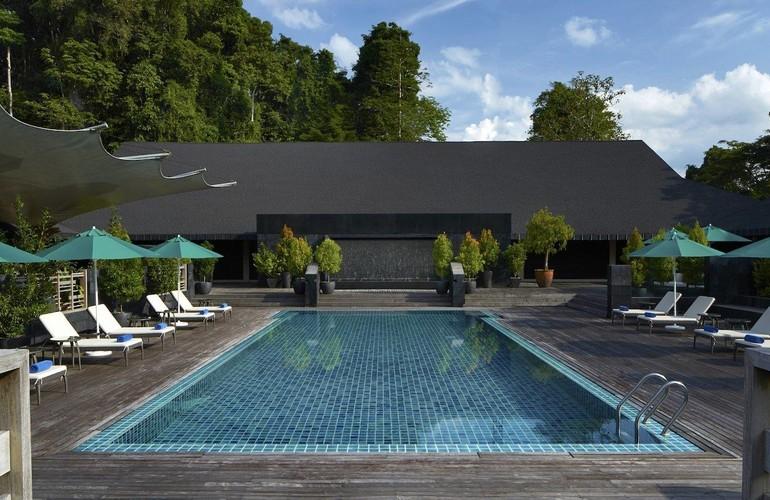 Swimming pool, Mulu Marriott Resort & Spa