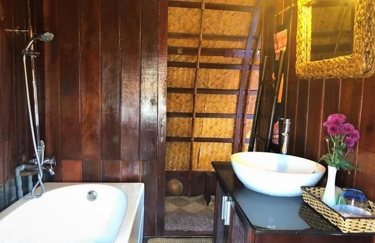 Bathroom, Mango Cruise