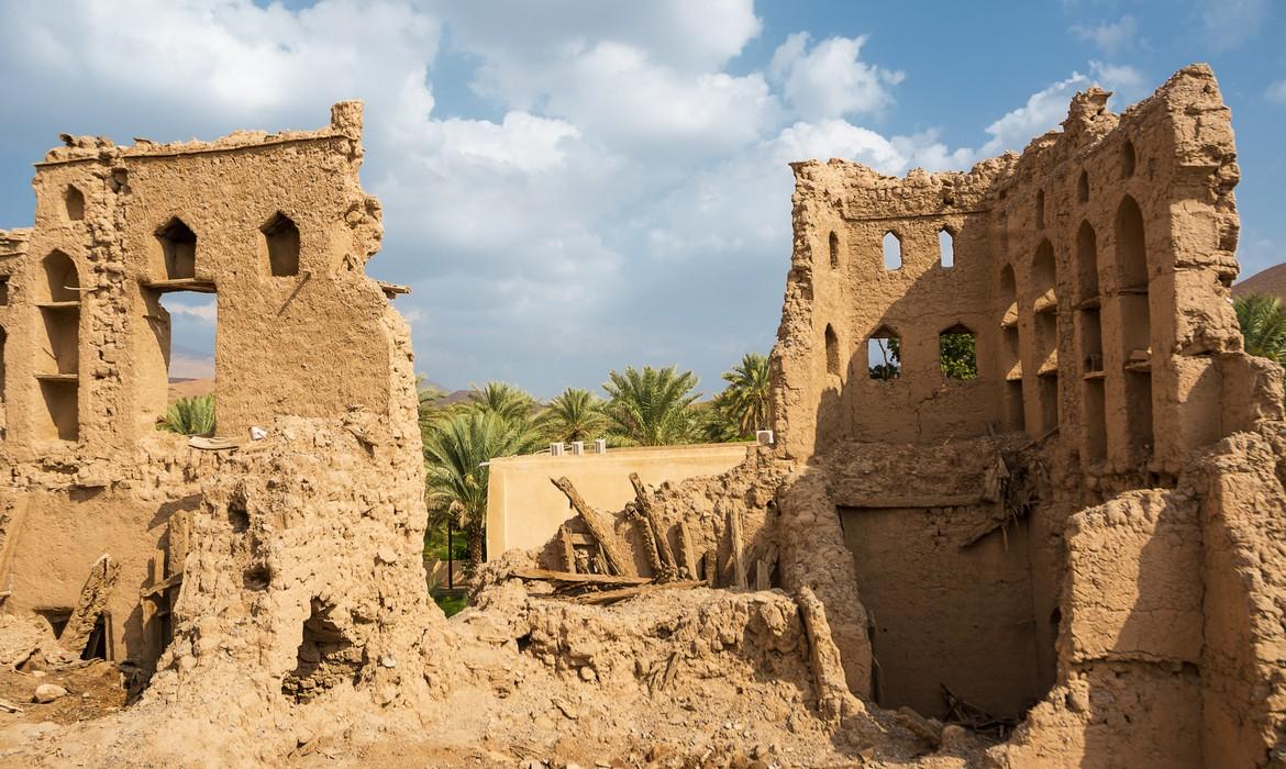 Destroyed mud houses, Birkat Al Mauz