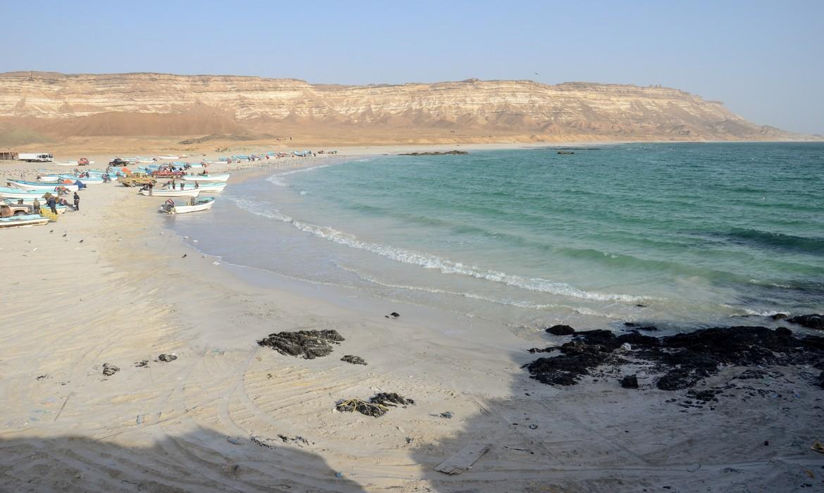 Beach and fishing boats, Ras Madrakah