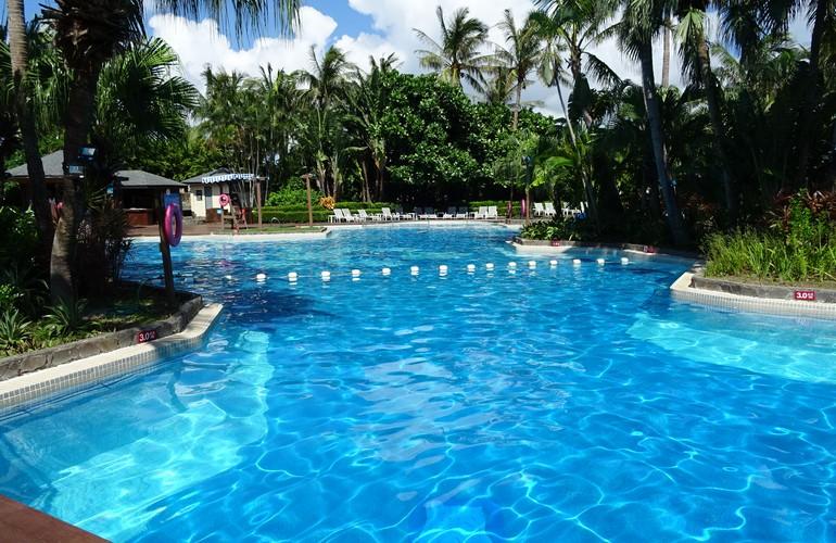 Swimming Pool, Caesar Park Hotel