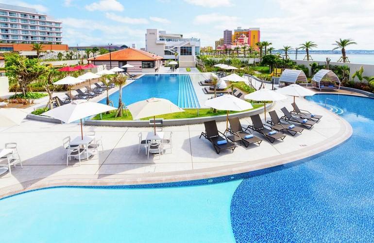 Swimming pool, DoubleTree by Hilton Okinawa Chatan Resort