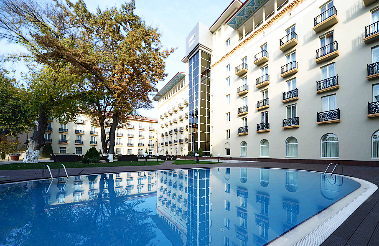 Lotte City, Swimming Pool