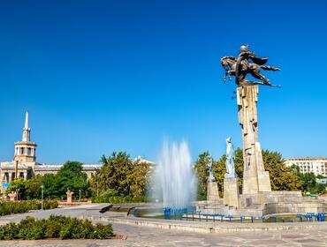 Bishkek, Manas Statue